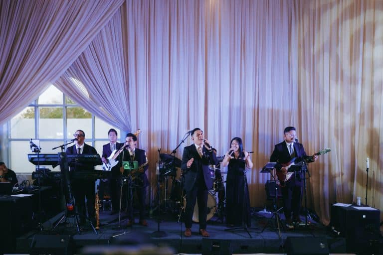 20251004 414 768x512