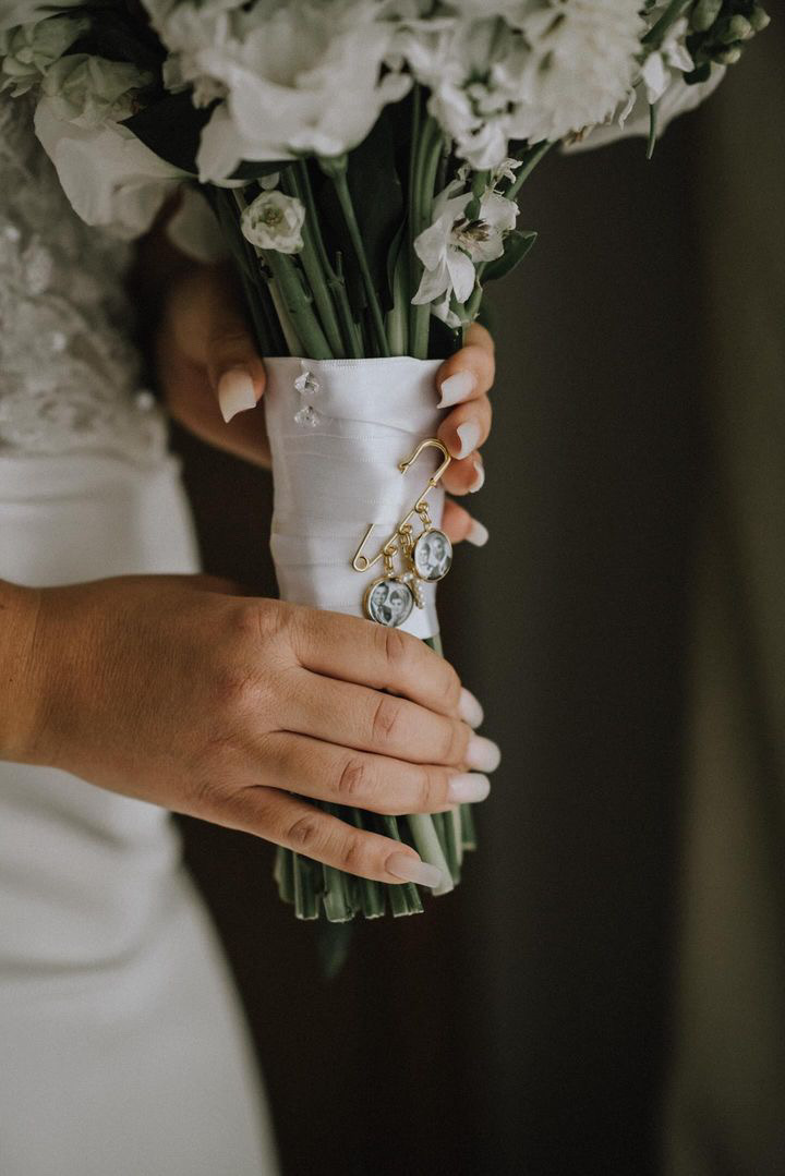 4A76903E A60D 4600 95F6 D04E61F14E52