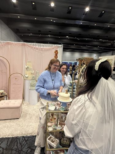 Canada's Bridal Show October 2026 - Cake designer decorating a wedding cake at her booth